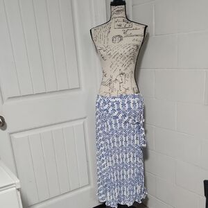 NWT Elegant Pleated Blue and White Floral Women's Skirt By Skies Are Blue